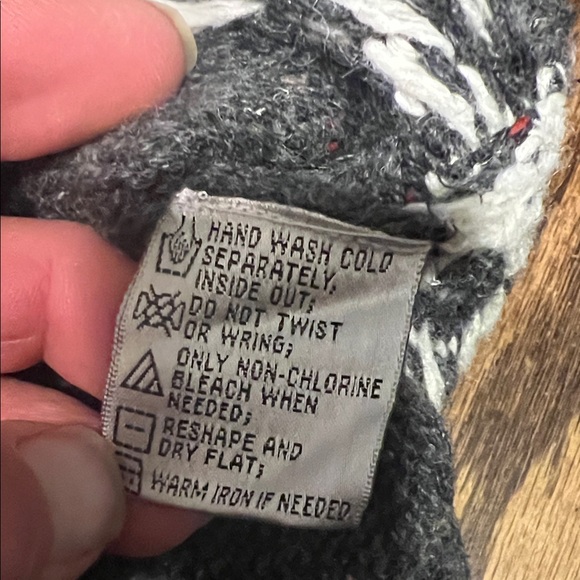 Victoria Jones Vintage Heathered Charcoal and Ivory Snowflake Sweater - Picture 6 of 6